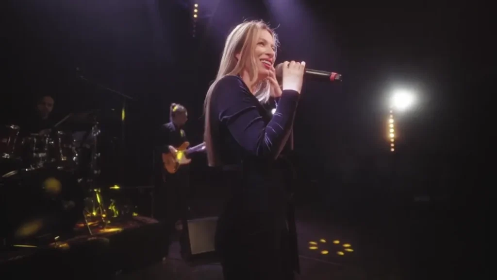 Katia Belam chante Destin de Céline Dion en live